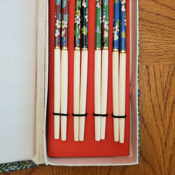 Vintage Chinese Cloisonné Enamel Gilt Inlay Chopsticks (4 pair) w/ Original Box - Picture 5 of 6